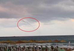 Antalya'da denizde üç ayrı noktada hortum! Tatilciler deniz keyfine ara vermedi