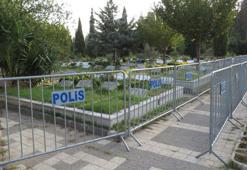 Cem Garipoğlu'nun mezarının etrafında polisten bariyerli önlem