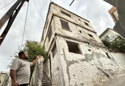 Hatay'da mahalleli 3 katlı metruk binanın yıkılacağı günü bekliyor