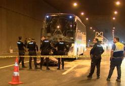 Sultangazi'de tünelde yarış ölümle bitti! Yolcu otobüsü ile çarpışan motosikletli hayatını kaybetti