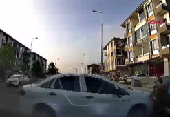 Düzce'de Motosiklet otomobile çarptı! O anlar araç içi kamerasına yansıdı