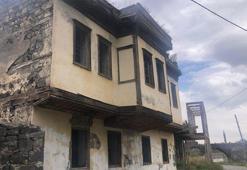 Tarihi Ahmet Tevfik Paşa Konağı harabeye döndü