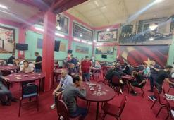 İzmir'de kumar baskını! 58 kişiye 372 bin lira ceza yazıldı