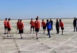 Ampute Milli Futbol Takımı kuruyan göl üzerinde antrenman yaptı!