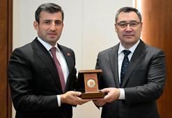Selçuk Bayraktar'a Kırgızistan'dan devlet nişanı