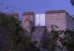 Korkuç olay sonrası Edirnekapı Surları'nın girişleri sacla kapatıldı