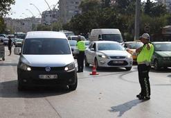 Adana'da trafik uygulaması: Yayalara yol vermeyen sürücülere ceza kesildi