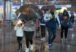 Sağanak yağışlar Beyoğlu'nda etkili oldu