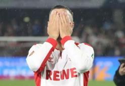 Podolski son maçına çıktı, hüngür hüngür ağladı