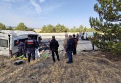 Karaman'da feci kaza: Tarım işçilerini taşıyan minibüs devrildi! Ölü ve yaralılar var