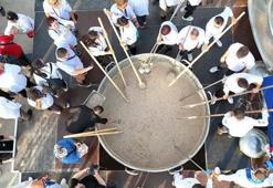 Kuşadası Sokak Festivali finali ile dikkat çekti! Dev kazanda 5 bin kişilik rekor denemesi