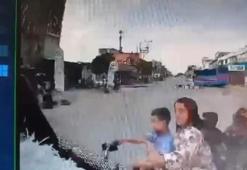 10 yaşındaki çocuğun kullandığı elektrikli bisiklet dolmuşa çarptı: 11 yaralı