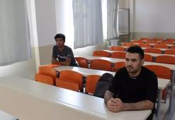 2 öğrenciye 17 hoca! 'Fakültede dersler akıcı geçiyor'