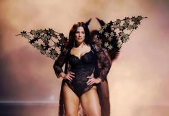 Dünyanın en seksi kadını Ashley Graham podyumda yürüdü!