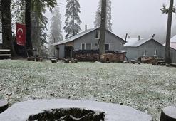 İstanbul'un yanı başında lapa lapa kar yağışı başladı! MGM'den yeni uyarı geldi, kar yağışı dalga dalga yayılacak