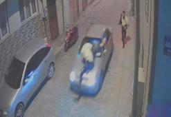 Polisin dur ihtarına uymadı! Polise çarpıp kaputun üzerinde götürdü