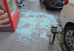 Küçükçekmece’de dehşet anları! Cadde ortasında silahlı saldırı