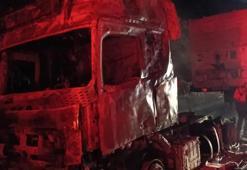 Mersin'de seyir halindeki tırda yangın çıktı