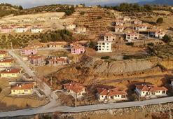 Hatay'da depremzedelere köy evleri teslim edildi