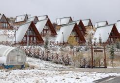 Yıldız Dağı Kayak Merkezi'ne kar yağdı