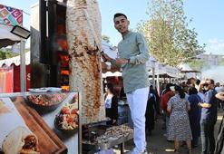 Hintli turistler Adana lezzetlerine hayran kaldı! Lezzet festivali devam ediyor