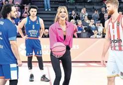 ‘Pembe Top’ Çağla Şıkel’le havalandı!