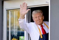 Trump yine şaşırttı! Fast food restoranında patates kızarttı