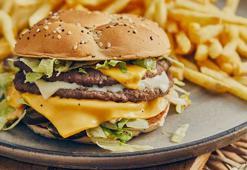 Ünlü hamburger zincirinde şoke eden olay:  E. coli salgını! Bir kişi öldü, dağıtım durduruldu
