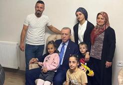 Cumhurbaşkanı Erdoğan, Hatay'da yeni yuvasına kavuşan aileyi evinde ziyaret etti