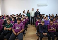 AKOM, okullarda afetlere karşı öğrencileri bilgilendirdi! Miniklerin sevimli halleri gülümsetti