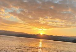 Ordu'da ay yıldız silueti bulutlara yansıdı
