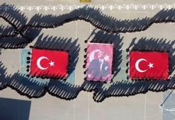 Lise bahçesinde Cumhuriyet Bayramı haritası oluşturdular! Yüzlerce öğrenci katıldı
