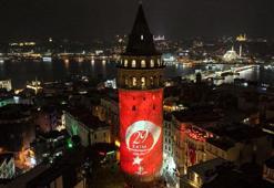 Türkiye Cumhuriyeti'nin 101. yıl dönümünde Galata Kulesi'ne Türk Bayrağı yansıtıldı