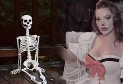 Danla Bilic evinde cadılar bayramı partisi düzenledi!