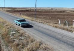 61 yıllık antika otomobiliyle yeni modellerin yardımına gidiyor!