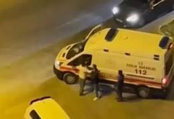 Adana'da "Beni tanıyor musun?" diyerek ambulansın camını yumrukladı