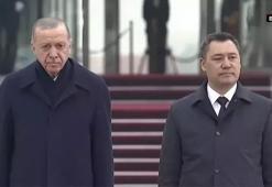 Cumhurbaşkanı Erdoğan Kırgızistan'da Resmi törenle karşılandı