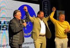 Yılmaz Vural ile Tanju Çolak, Antalya'da Efsaneler Kupası Futbol Turnuvası'nda barıştı