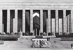 Ulu önder Atatürk’e sonsuz sevgi ve büyük özlem! Spiker kara haberi ağlayarak açıkladı