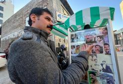 İbrahim Tatlıses'e benzeyen tatlıcı, el arabasını fotoğraflarla donatıp satış yapıyor!