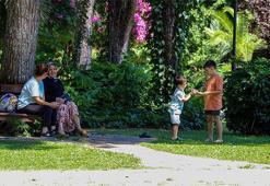 Türkiye donarken Adana'da yaz havası! Termometreler alev aldı