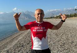 Gençlere taş çıkartıyor: Her gün yüzüyor, bisiklete biniyor ve koşuyor! Hedefi Guinnes Rekorlar Kitabı'na girmek