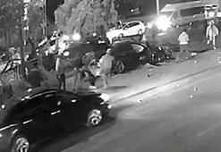Seyhan'da kaza yapan aracı soymaya çalıştılar: Güvenlik kamerası saniye saniye kaydetti