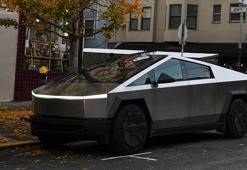 Tesla, yüzlerce Cybertruck aracını geri çağırdı