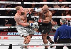 Tarihe geçen maçta Mike Tyson Jake Paul'a mağlup oldu! İşte o anlar...