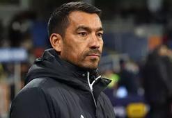 Beşiktaş'ta van Bronckhorst neşteri vurdu! 4 futbolcunun bileti kesildi