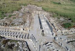 Antalya'da Perge Antik Kenti'nde 1800 yıl sonra çeşmeden su akmaya başladı