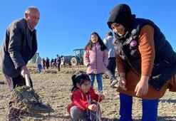 Kars'ta köyde içme suyu sorunu çözüldü, kadınlar hatıra ormanı kurmak için harekete geçti