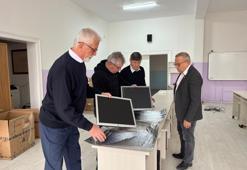 Eskişehirli mezunlardan eski okullarına anlamlı vefa: Liseye bilgisayar laboratuvarı kazandırdılar