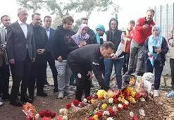 Galatasaray'dan kazada hayatını kaybeden Yiğit Kurt'un mezarına ziyaret!